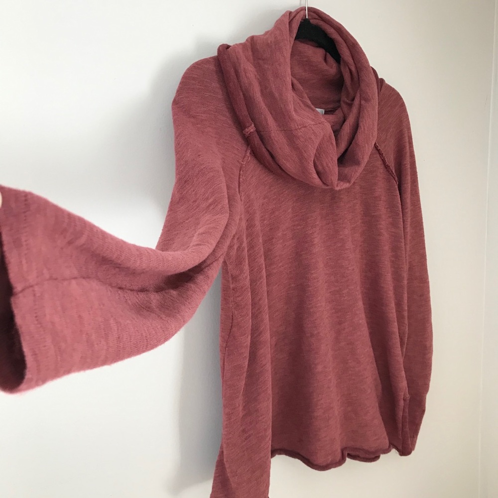 EUC. Free people cocoon cowl pullover. XS/S.